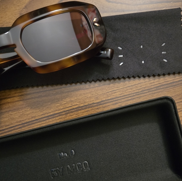 McQ Alexander McQueen Sunglasses MQ0361S - Picture 8 of 14